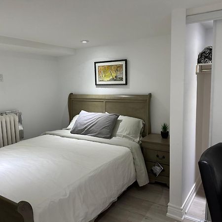 Double Bedroom On Up Or 3 Bedrooms In Basement Near Eglinton Subway Station Toronto Exteriér fotografie