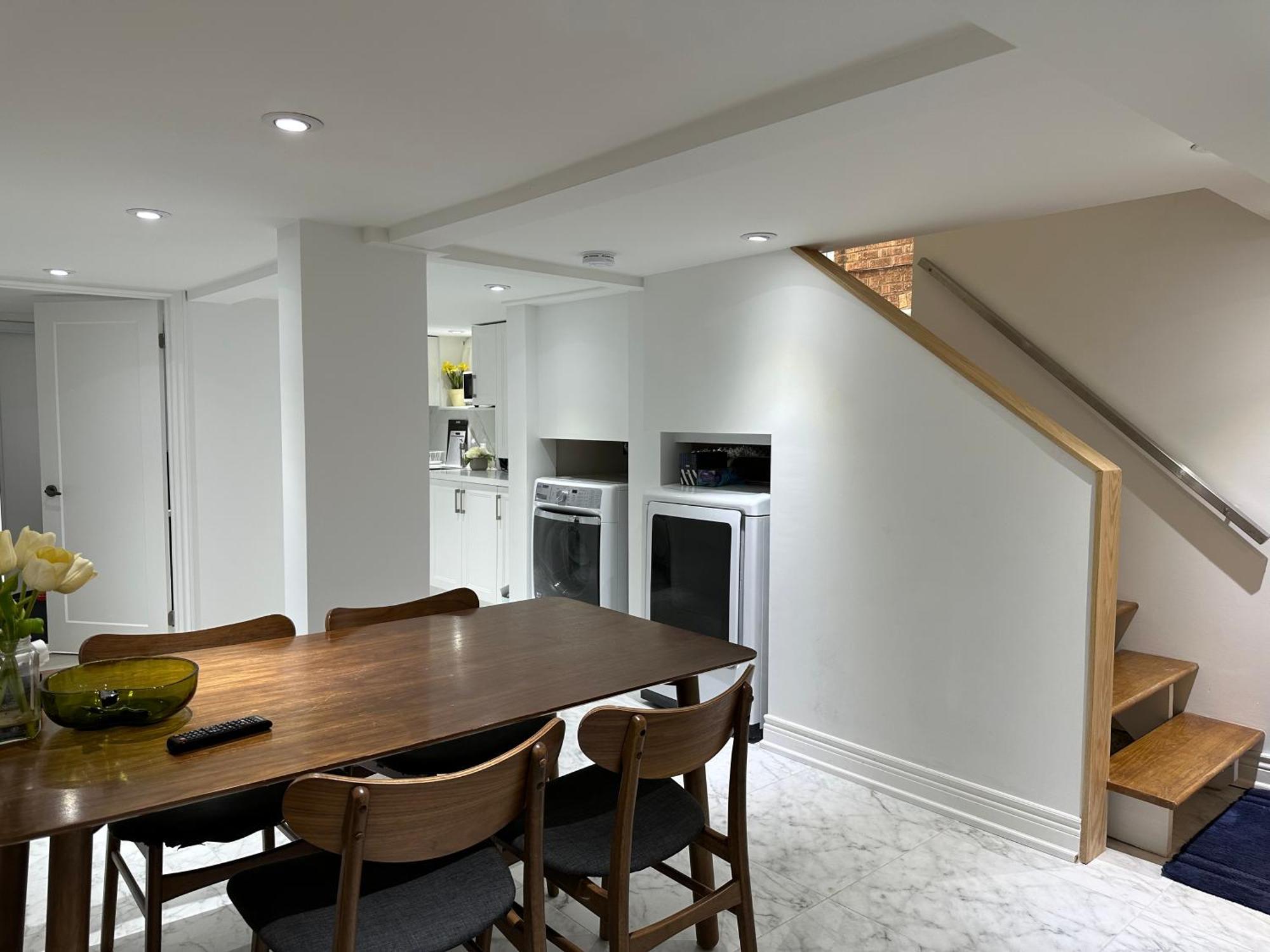 Double Bedroom On Up Or 3 Bedrooms In Basement Near Eglinton Subway Station Toronto Exteriér fotografie