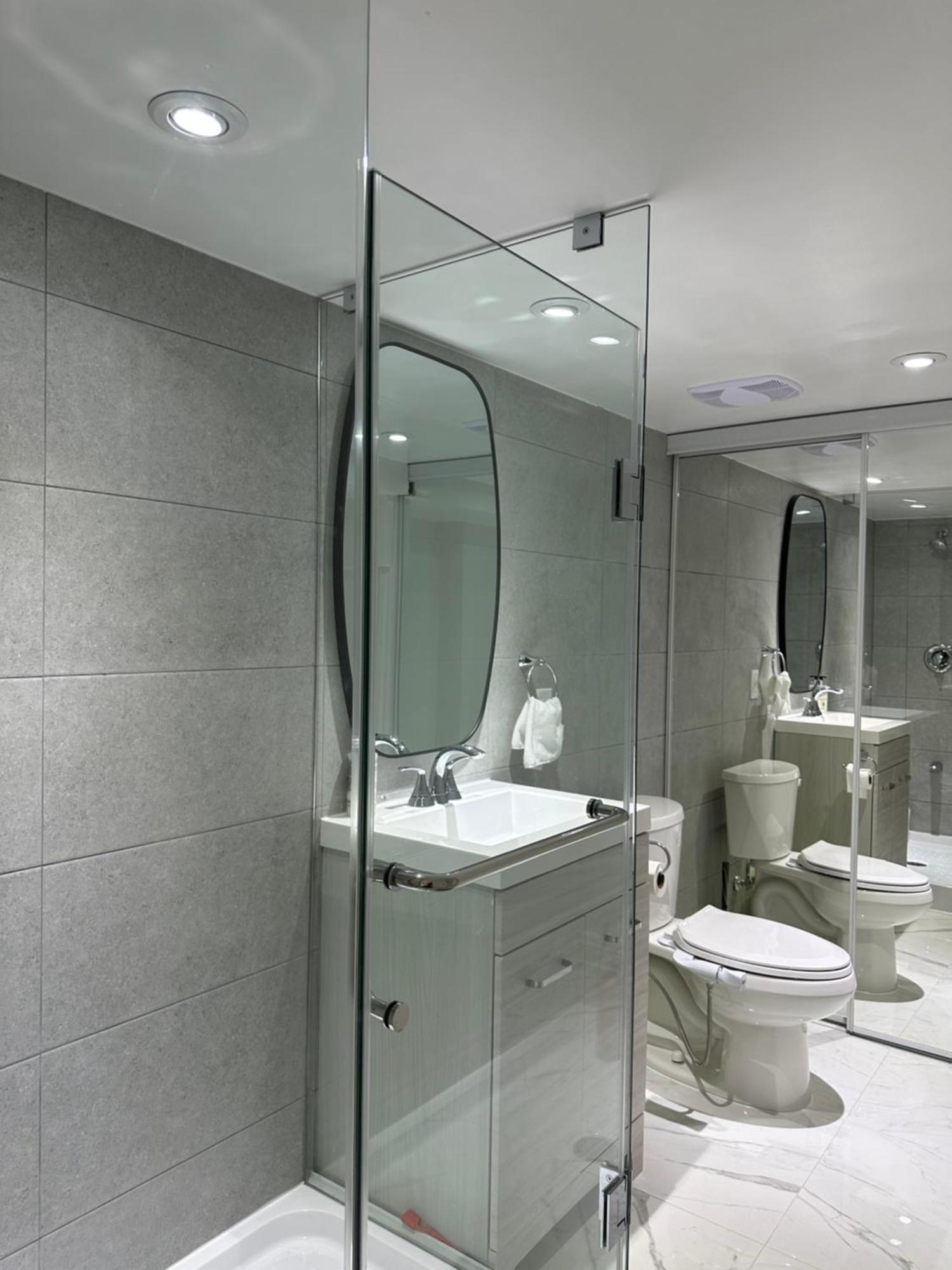 Double Bedroom On Up Or 3 Bedrooms In Basement Near Eglinton Subway Station Toronto Exteriér fotografie
