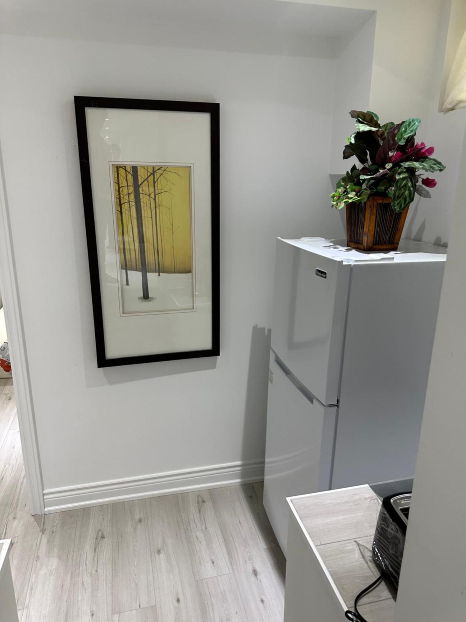 Double Bedroom On Up Or 3 Bedrooms In Basement Near Eglinton Subway Station Toronto Exteriér fotografie