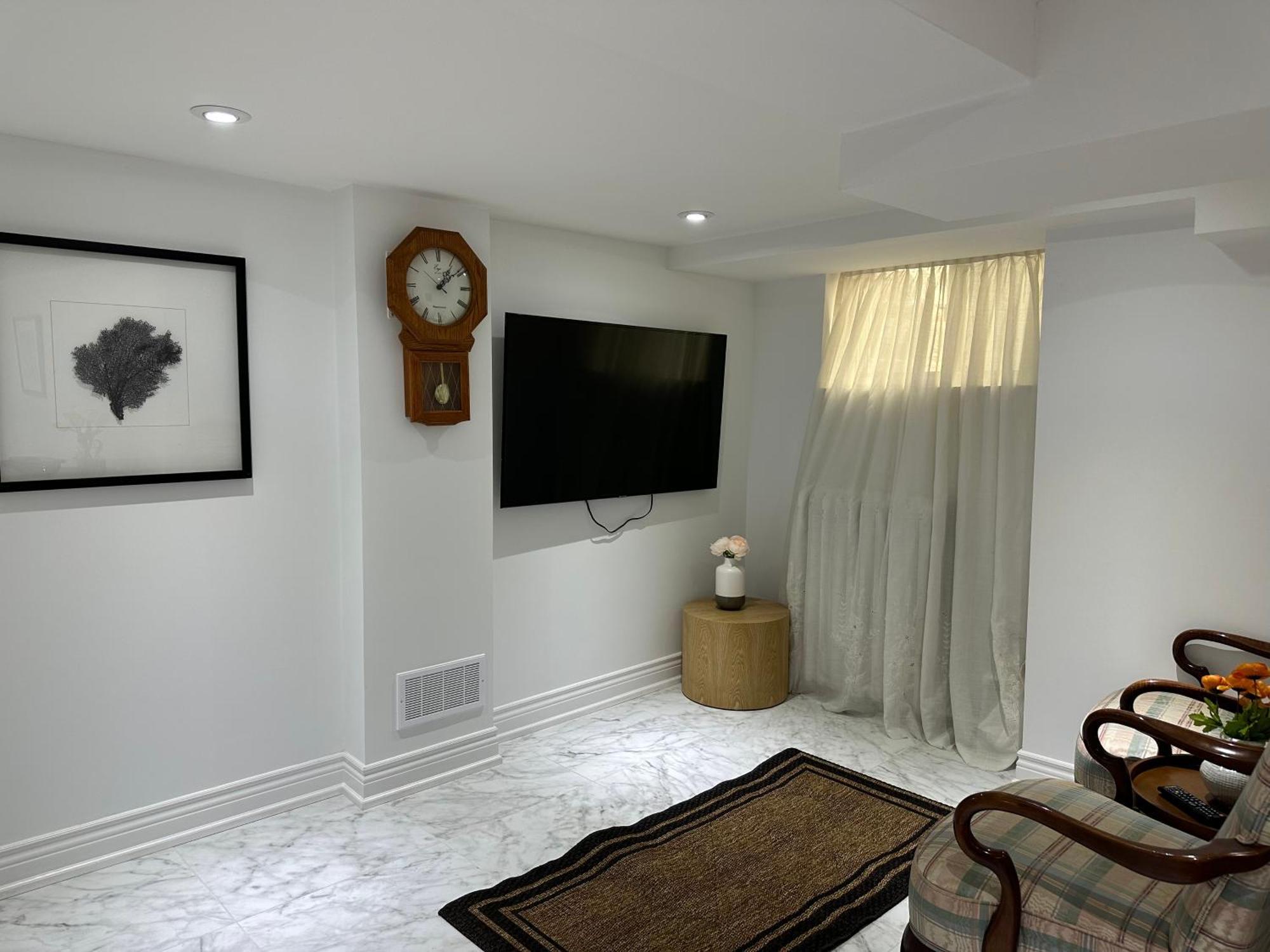 Double Bedroom On Up Or 3 Bedrooms In Basement Near Eglinton Subway Station Toronto Exteriér fotografie