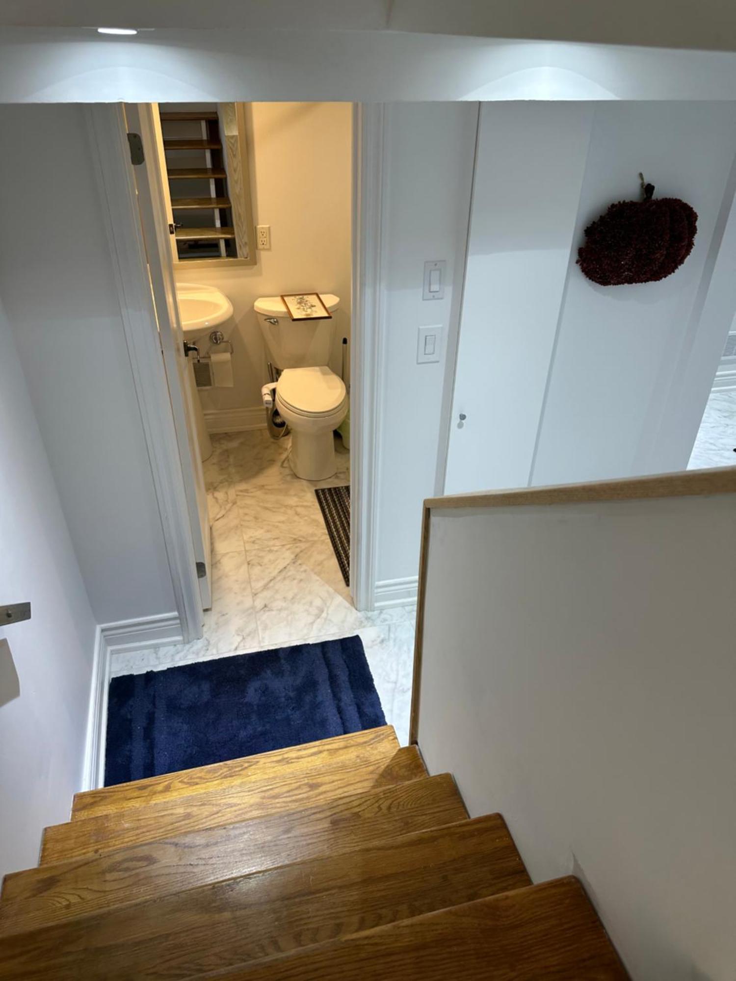 Double Bedroom On Up Or 3 Bedrooms In Basement Near Eglinton Subway Station Toronto Exteriér fotografie