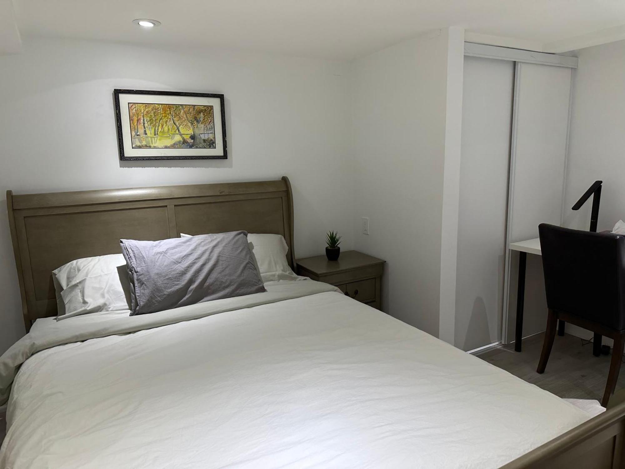 Double Bedroom On Up Or 3 Bedrooms In Basement Near Eglinton Subway Station Toronto Exteriér fotografie