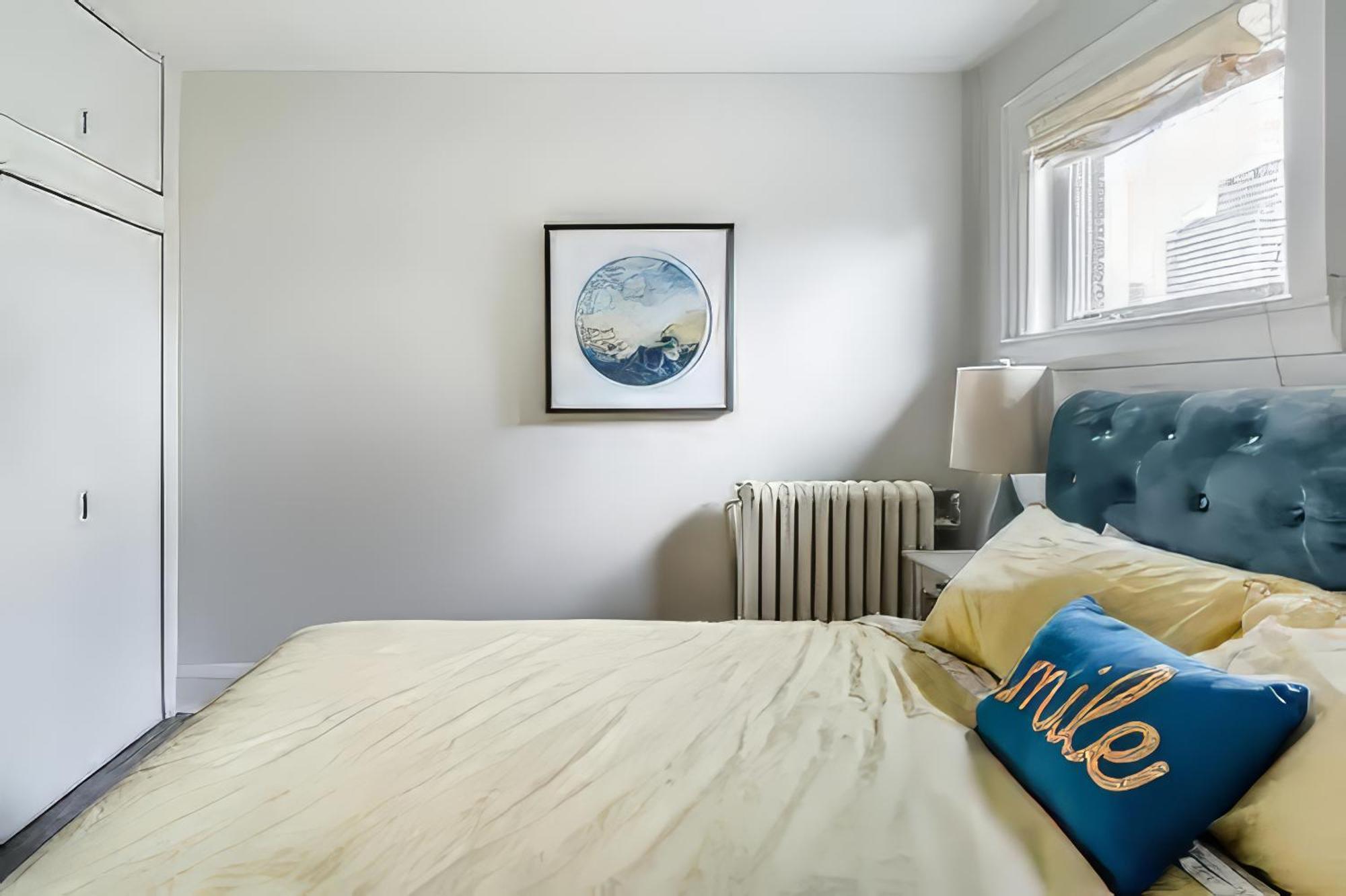 Double Bedroom On Up Or 3 Bedrooms In Basement Near Eglinton Subway Station Toronto Exteriér fotografie